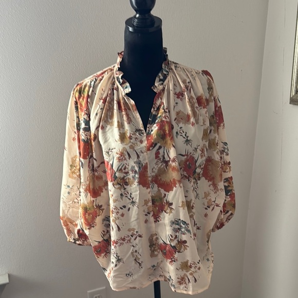 entro Tops - Entro floral print Dolman sleeves ruffle neckline v neck blouse top Sz S